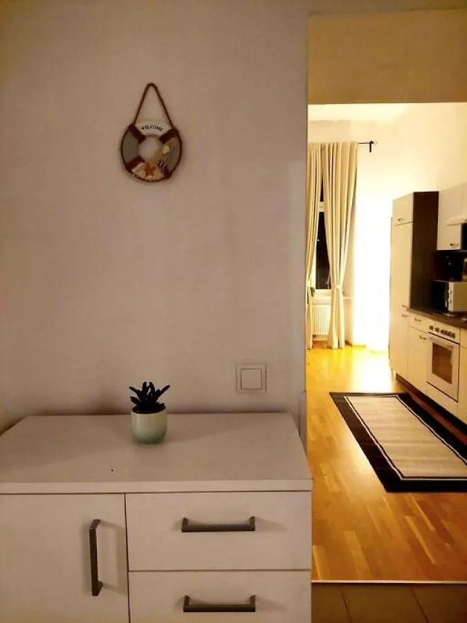 Cozy Vienna City Apartment 40M2 In Central & Beautiful Family Area Right At Subway & Park 0*,  Austria